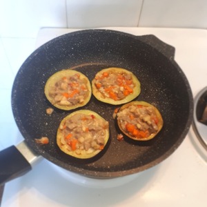 Баклажановые кольца фаршированные индейкой и овощами Баклажановые кольца фаршированные индейкой и овощами