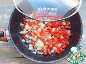 Баклажаны с куриными шариками в соусе