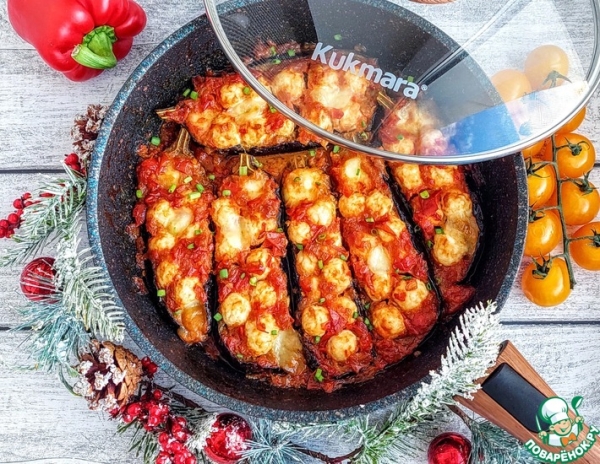 Баклажаны с куриными шариками в соусе