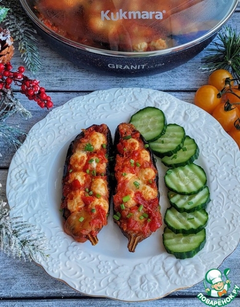 Баклажаны с куриными шариками в соусе