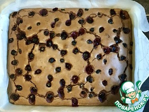 Брауни с чёрной смородиной