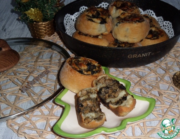 Слойки "Завитушки" с курицей и грибами Слойки "Завитушки" с курицей и грибами