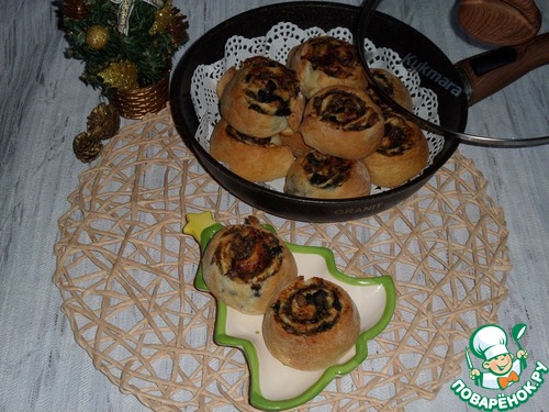 Слойки "Завитушки" с курицей и грибами Слойки "Завитушки" с курицей и грибами