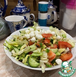 Домашний салат с моцареллой