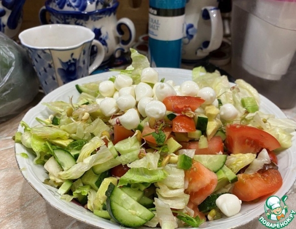 Домашний салат с моцареллой