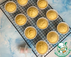 Капкейки с начинкой, украшенные кремом Капкейки с начинкой, украшенные кремом