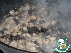 Слойки "Завитушки" с курицей и грибами Слойки "Завитушки" с курицей и грибами