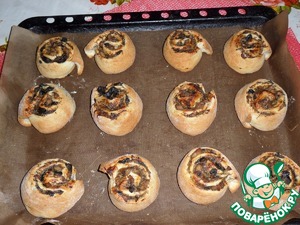 Слойки "Завитушки" с курицей и грибами Слойки "Завитушки" с курицей и грибами