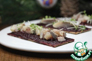 Хлебцы со свекольным кремом и сельдью