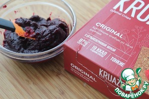 Хлебцы со свекольным кремом и сельдью