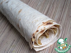 Яблочно-банановый рулет из лаваша