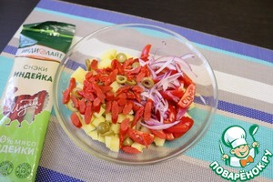 Картофельный салат с черри и копчеными колбасками Картофельный салат с черри и копчеными колбасками