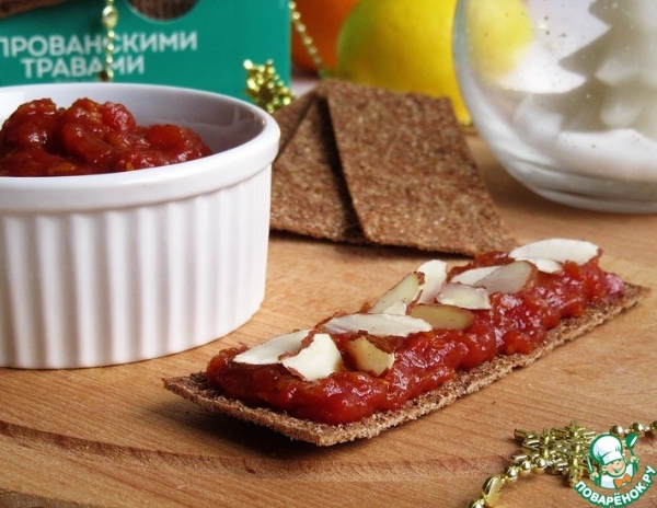 Конфитюр из помидоров на цельнозерновых хлебцах
