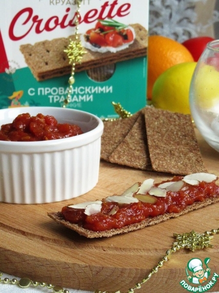 Конфитюр из помидоров на цельнозерновых хлебцах