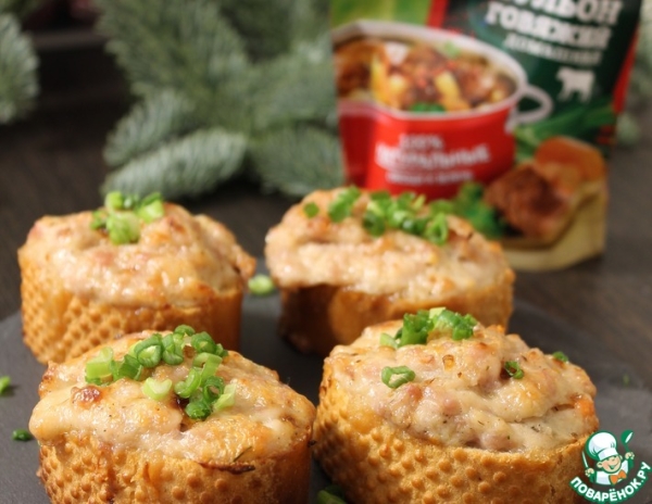 Кростини с фаршем и плавленным сыром Кростини с фаршем и плавленным сыром