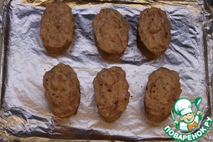 Кростини с фаршем и плавленным сыром Кростини с фаршем и плавленным сыром