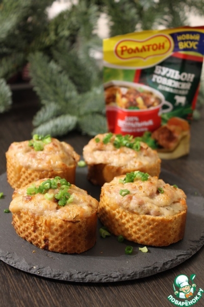 Кростини с фаршем и плавленным сыром Кростини с фаршем и плавленным сыром