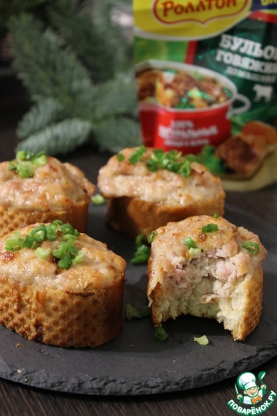 Кростини с фаршем и плавленным сыром Кростини с фаршем и плавленным сыром