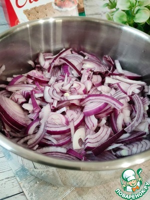 Мармеладный лук с муссом из форели