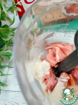 Мармеладный лук с муссом из форели