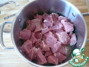 Мясо тушеное с овощами и сухофруктами