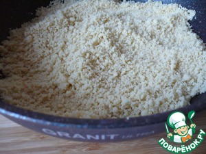 Насыпной вишневый торт на сковороде