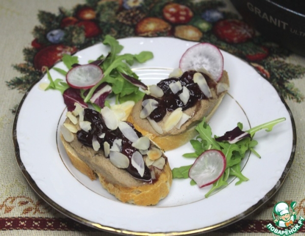 Печеночный паштет с пикантным соусом, праздничный