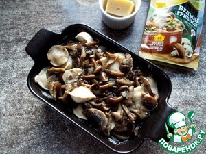 Пельмени, запеченные с маринованными опятами