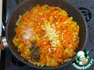 Пикантные тефтельки на овощной подушке