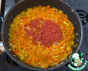 Пикантные тефтельки на овощной подушке