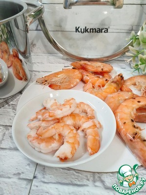 Праздничный салат с креветками и виноградом Праздничный салат с креветками и виноградом