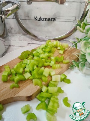 Праздничный салат с креветками и виноградом Праздничный салат с креветками и виноградом