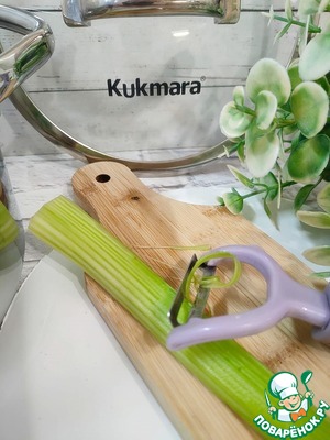 Праздничный салат с креветками и виноградом Праздничный салат с креветками и виноградом