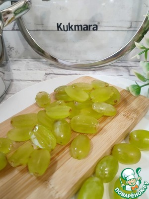 Праздничный салат с креветками и виноградом Праздничный салат с креветками и виноградом