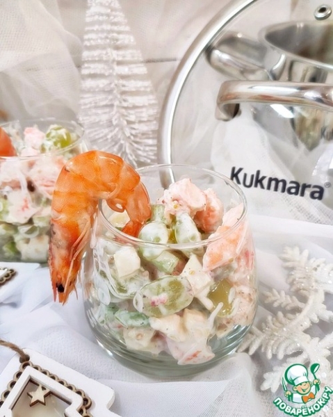 Праздничный салат с креветками и виноградом Праздничный салат с креветками и виноградом