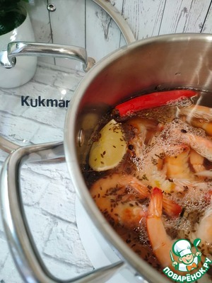 Праздничный салат с креветками и виноградом Праздничный салат с креветками и виноградом