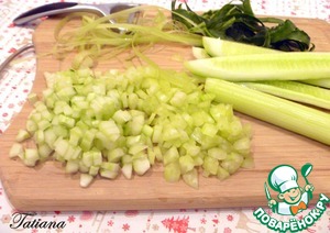 Праздничный салат с лососем и креветками