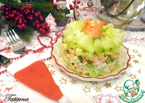 Праздничный салат с лососем и креветками