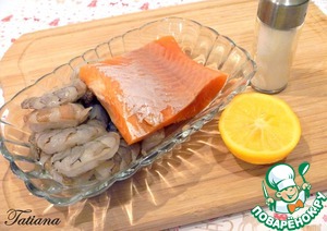 Праздничный салат с лососем и креветками