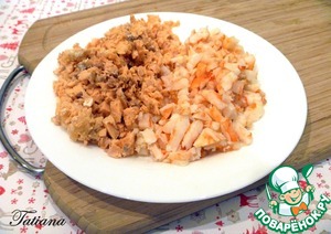 Праздничный салат с лососем и креветками