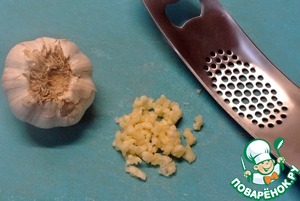 Салат из кальмаров с сыром и чесноком Салат из кальмаров с сыром и чесноком