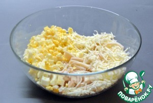 Салат из кальмаров с сыром и чесноком Салат из кальмаров с сыром и чесноком