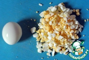 Салат из кальмаров с сыром и чесноком Салат из кальмаров с сыром и чесноком