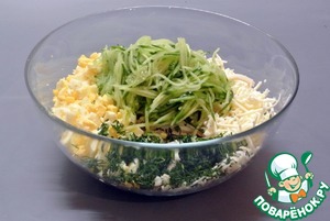 Салат из кальмаров с сыром и чесноком Салат из кальмаров с сыром и чесноком