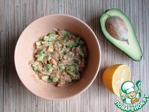 Салат из семги и авокадо