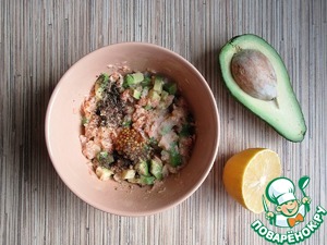 Салат из семги и авокадо