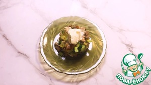 Салат "Оливье" с курицей и запеченными овощами