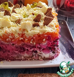 Салат овощной с сельдью и хлебцами Салат овощной с сельдью и хлебцами