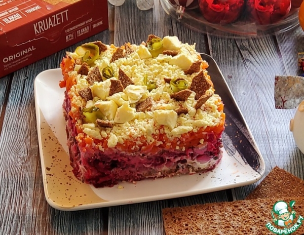 Салат овощной с сельдью и хлебцами Салат овощной с сельдью и хлебцами