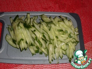 Салат с овощами, бужениной и сыром